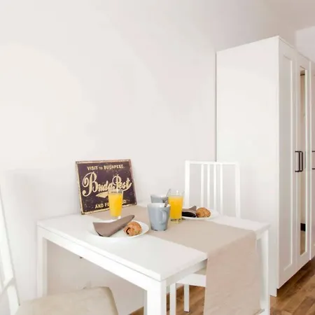Corvina Apartment *